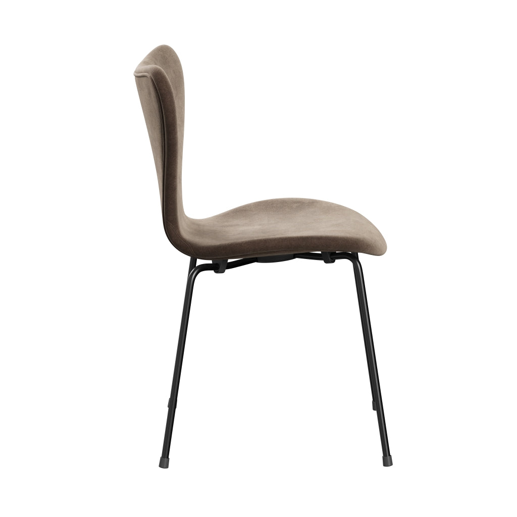 Fritz Hansen 3107 Chair Full Upholstery, Black/Belfast Velvet Grey Brown